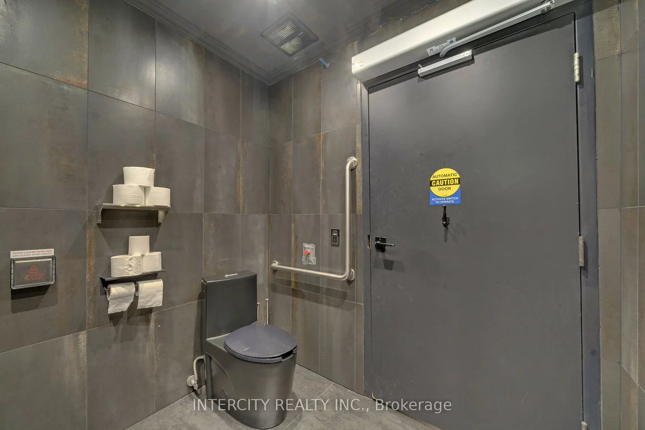 100, Regina, West Woodbridge Industrial Area, Vaughan