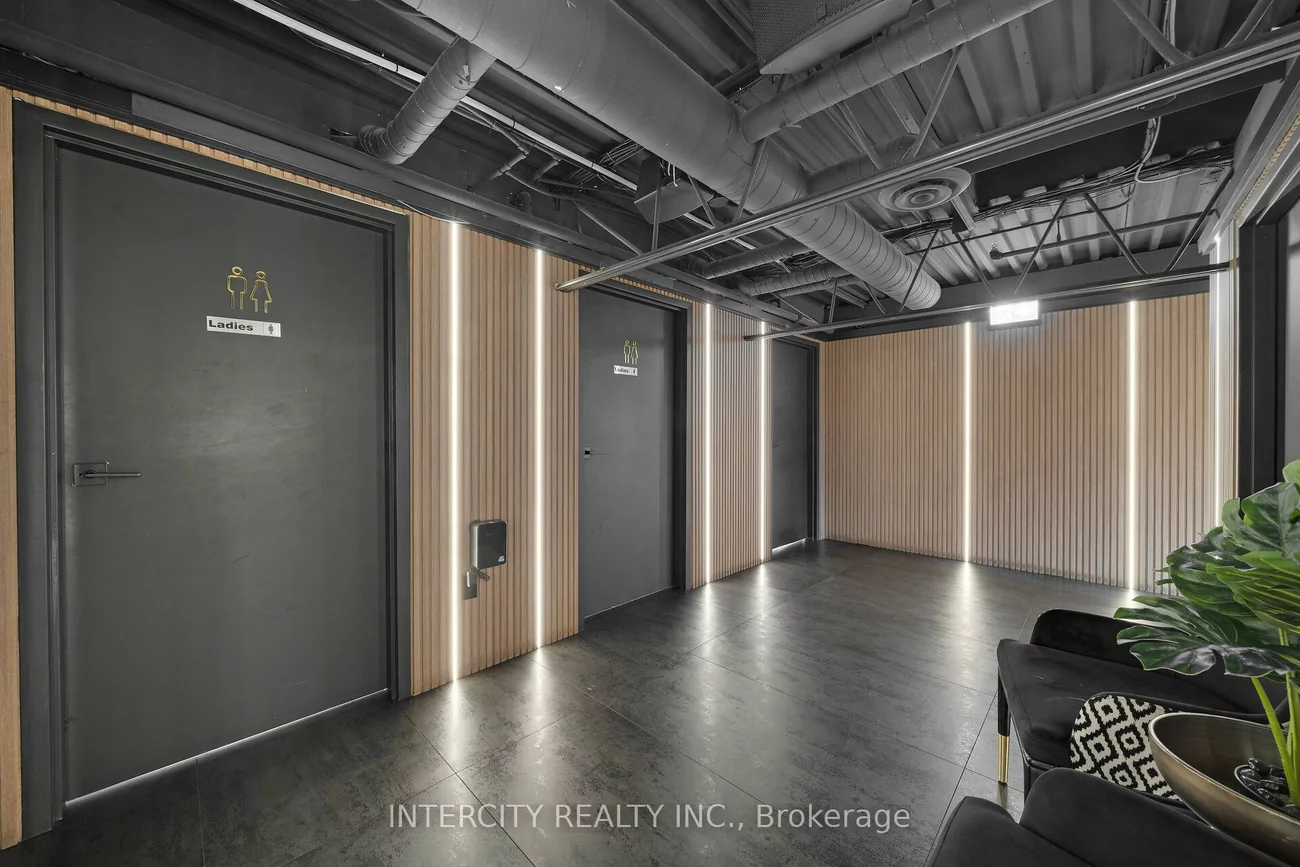 100, Regina, West Woodbridge Industrial Area, Vaughan