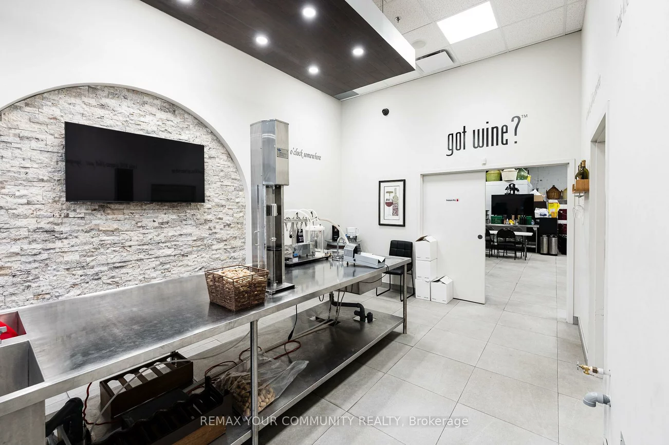 27, Roytec, East Woodbridge, Vaughan