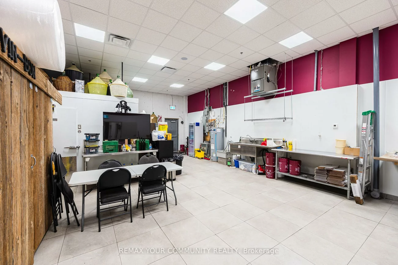 27, Roytec, East Woodbridge, Vaughan