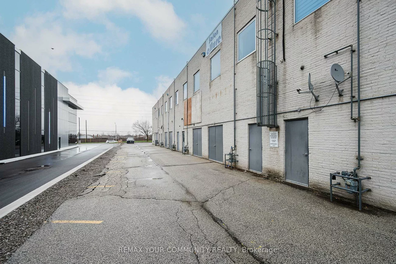 27, Roytec, East Woodbridge, Vaughan