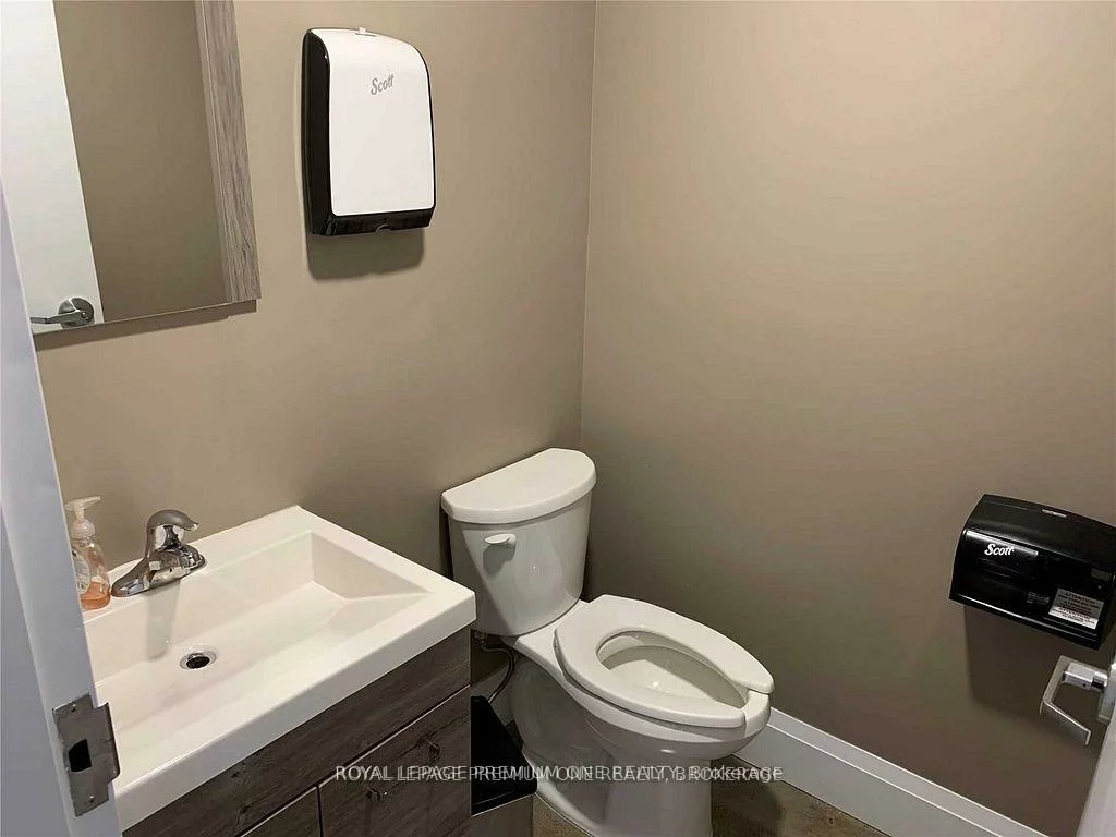 55, Winges, Pine Valley Business Park, Vaughan