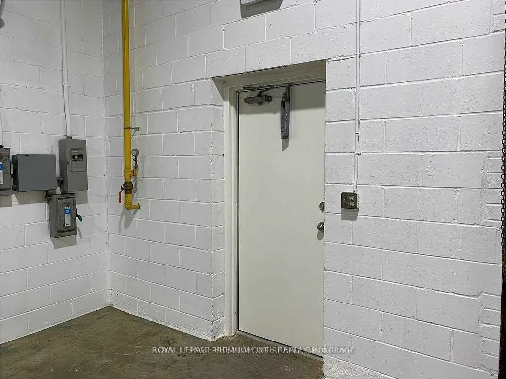 55, Winges, Pine Valley Business Park, Vaughan