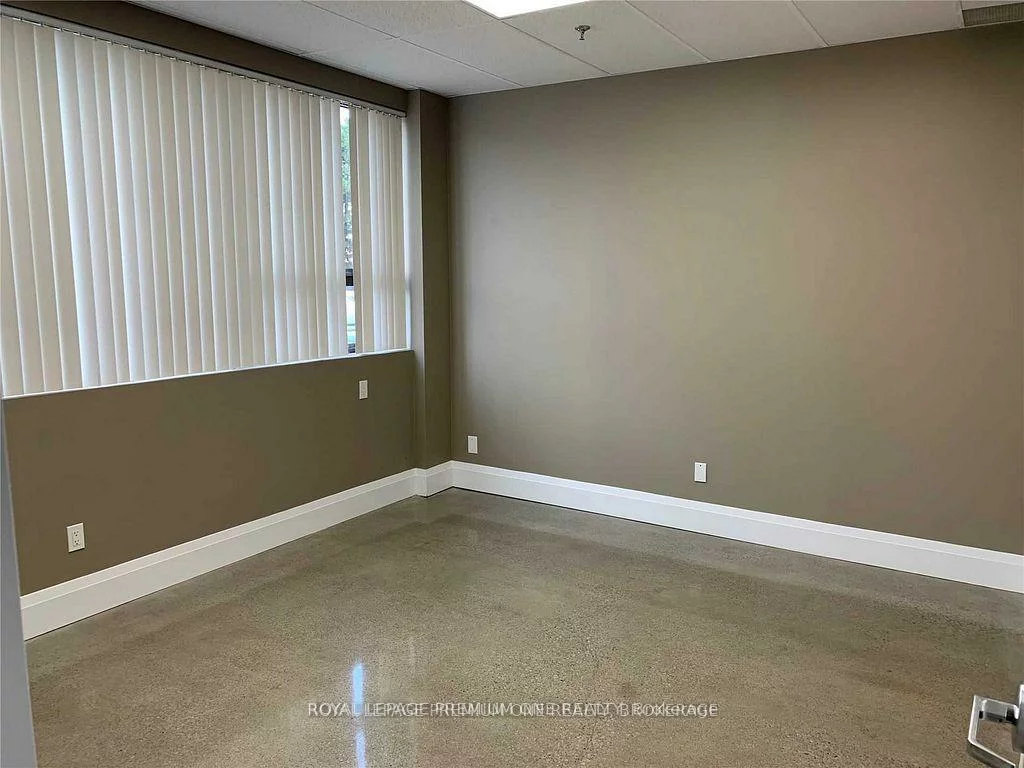 55, Winges, Pine Valley Business Park, Vaughan