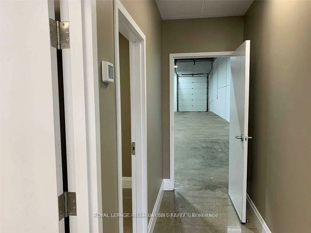 55, Winges, Pine Valley Business Park, Vaughan