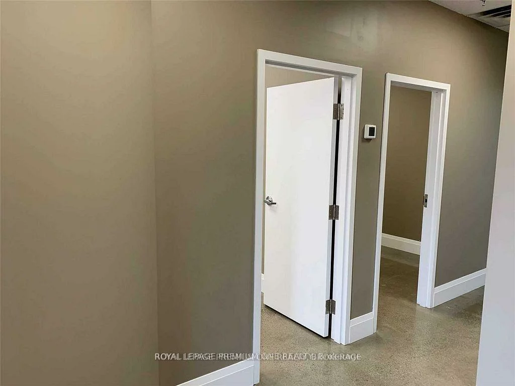 55, Winges, Pine Valley Business Park, Vaughan