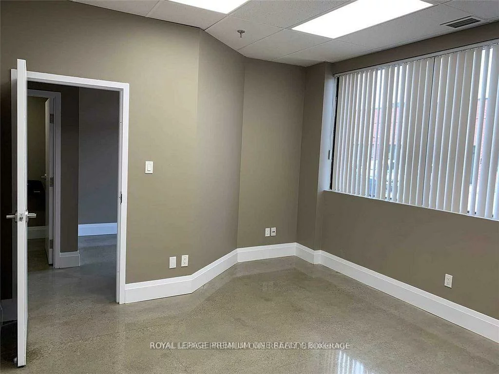 55, Winges, Pine Valley Business Park, Vaughan