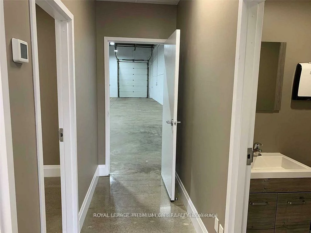 55, Winges, Pine Valley Business Park, Vaughan