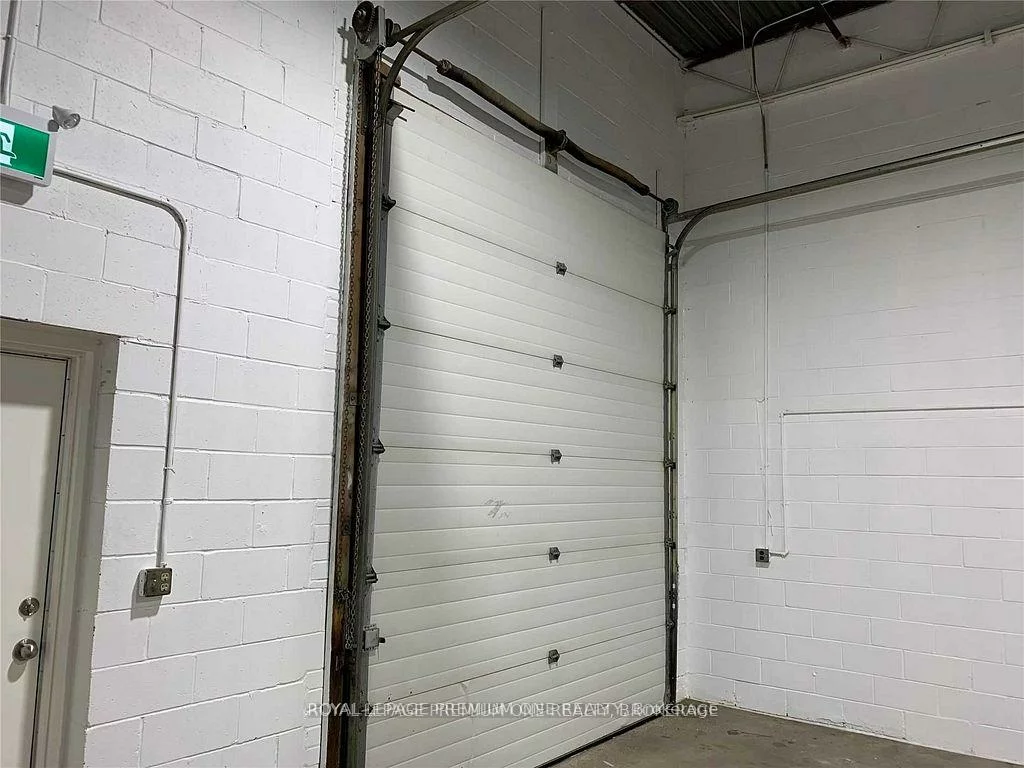 55, Winges, Pine Valley Business Park, Vaughan