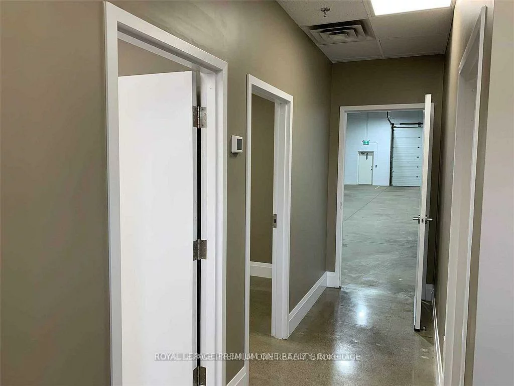 55, Winges, Pine Valley Business Park, Vaughan