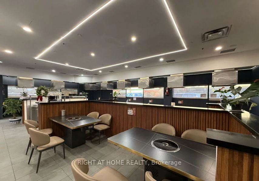 180, Steeles, Crestwood-Springfarm-Yorkhill, Vaughan