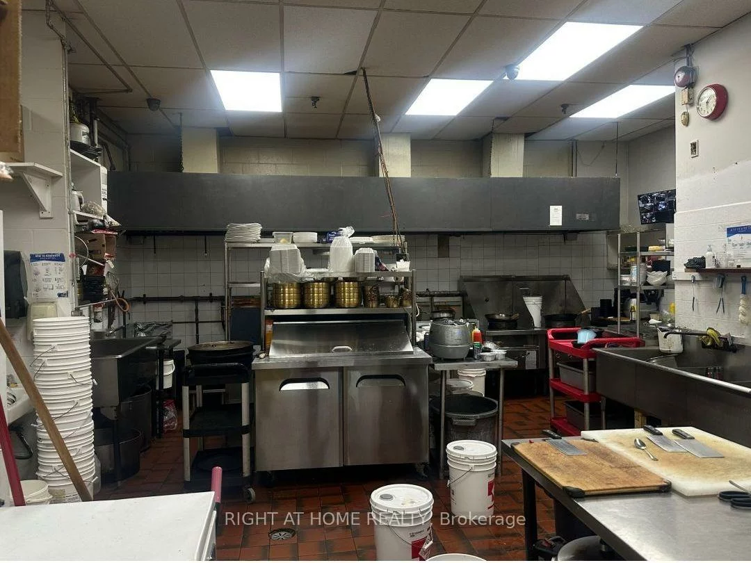 180, Steeles, Crestwood-Springfarm-Yorkhill, Vaughan