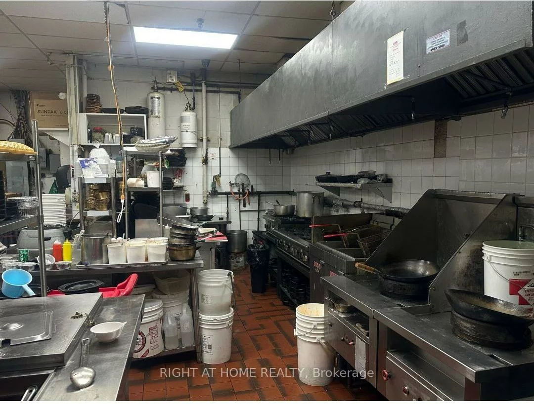 180, Steeles, Crestwood-Springfarm-Yorkhill, Vaughan