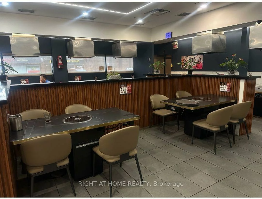 180, Steeles, Crestwood-Springfarm-Yorkhill, Vaughan