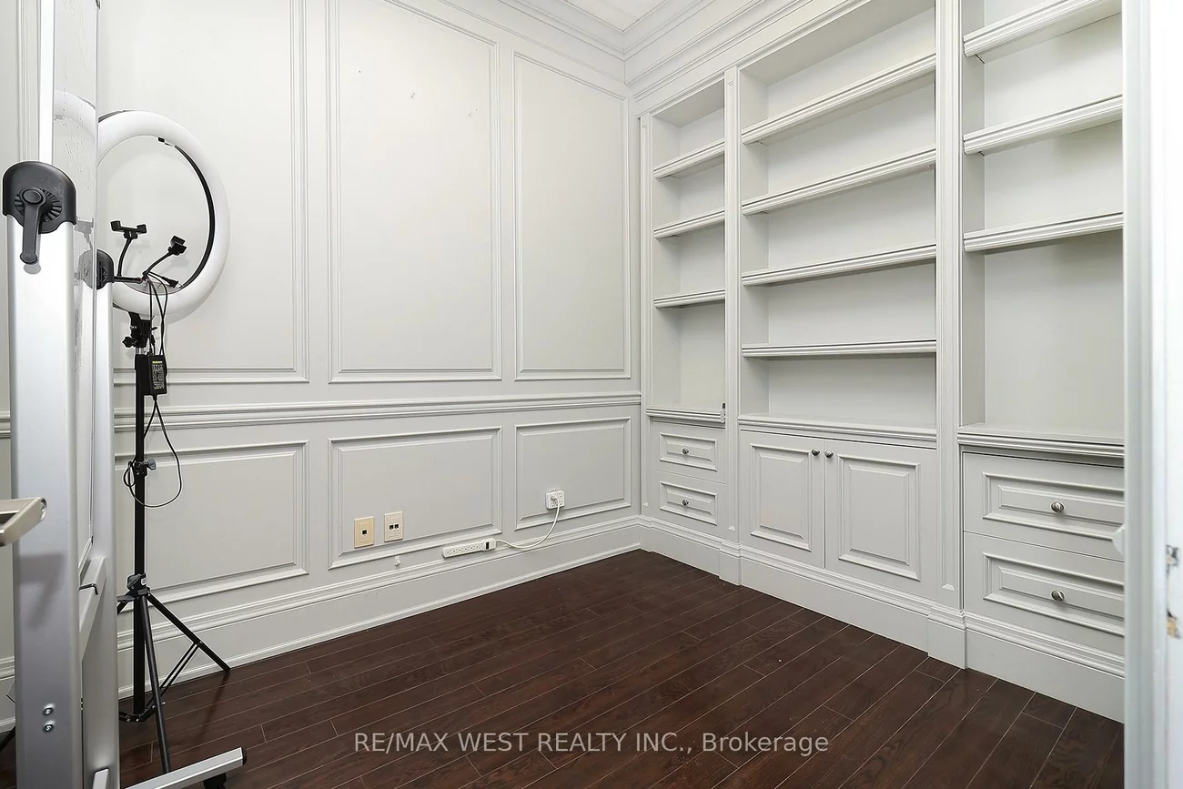 90, Winges, Pine Valley Business Park, Vaughan