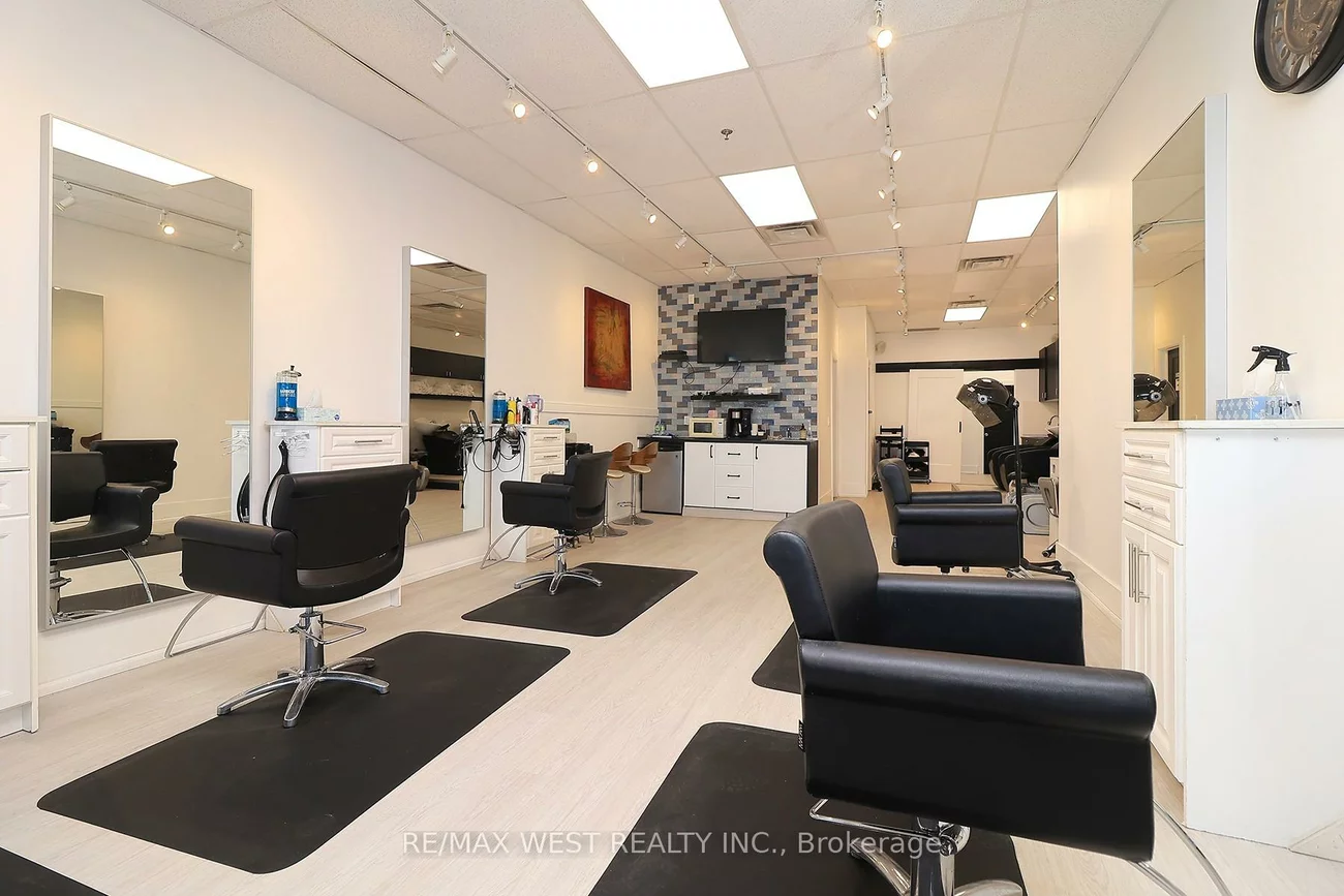 90, Winges, Pine Valley Business Park, Vaughan