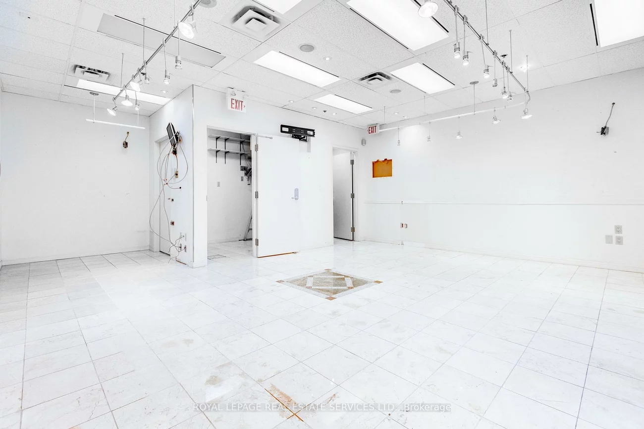 7368, Yonge, Crestwood-Springfarm-Yorkhill, Vaughan