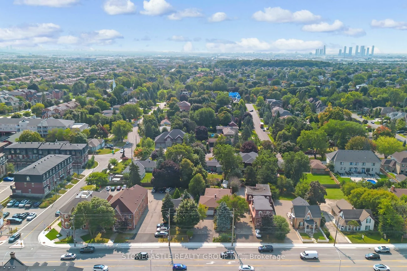 2321, Major Mackenzie, Maple, Vaughan