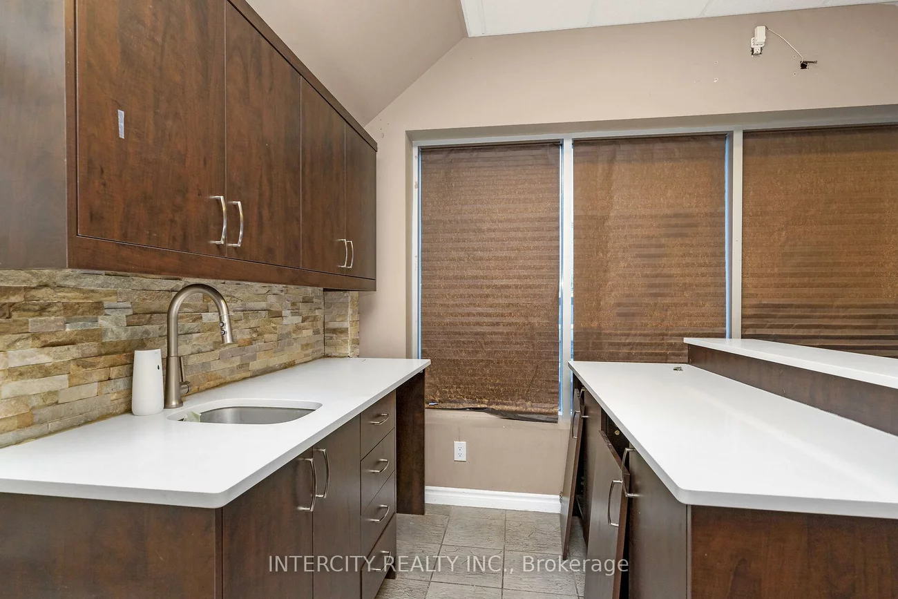 7611, Pine Valley, Pine Valley Business Park, Vaughan