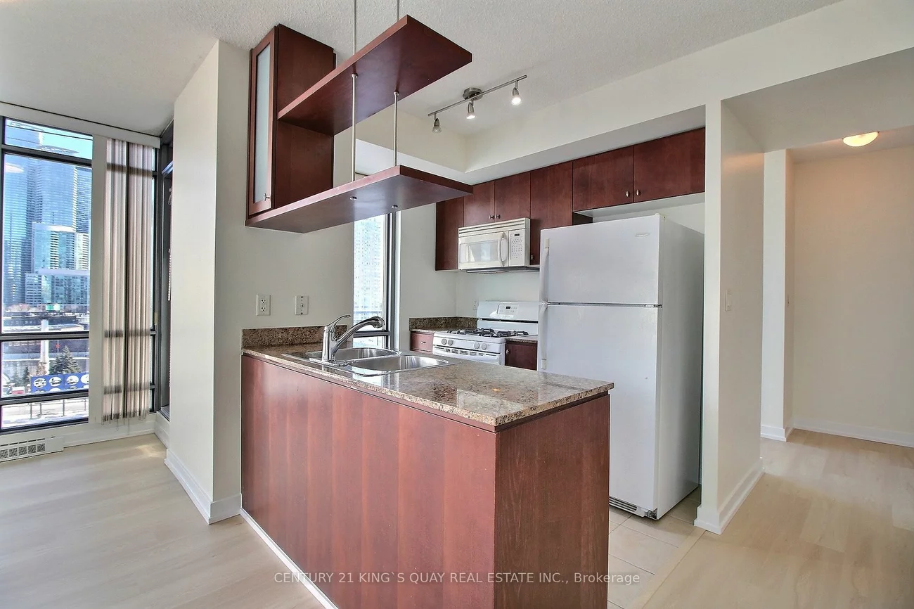 5 Mariner Terr, Toronto