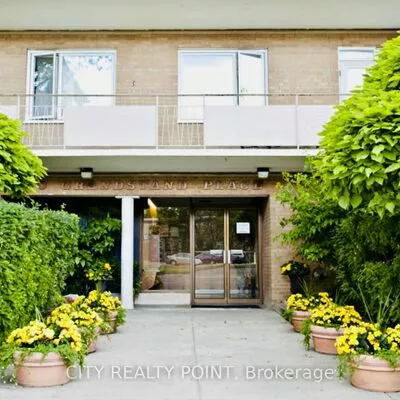 condos, lease, Condo Apt, 2 Grandstand Pl, Thorncliffe Park, Toronto 
 2 Grandstand Pl, Thorncliffe Park, Toronto