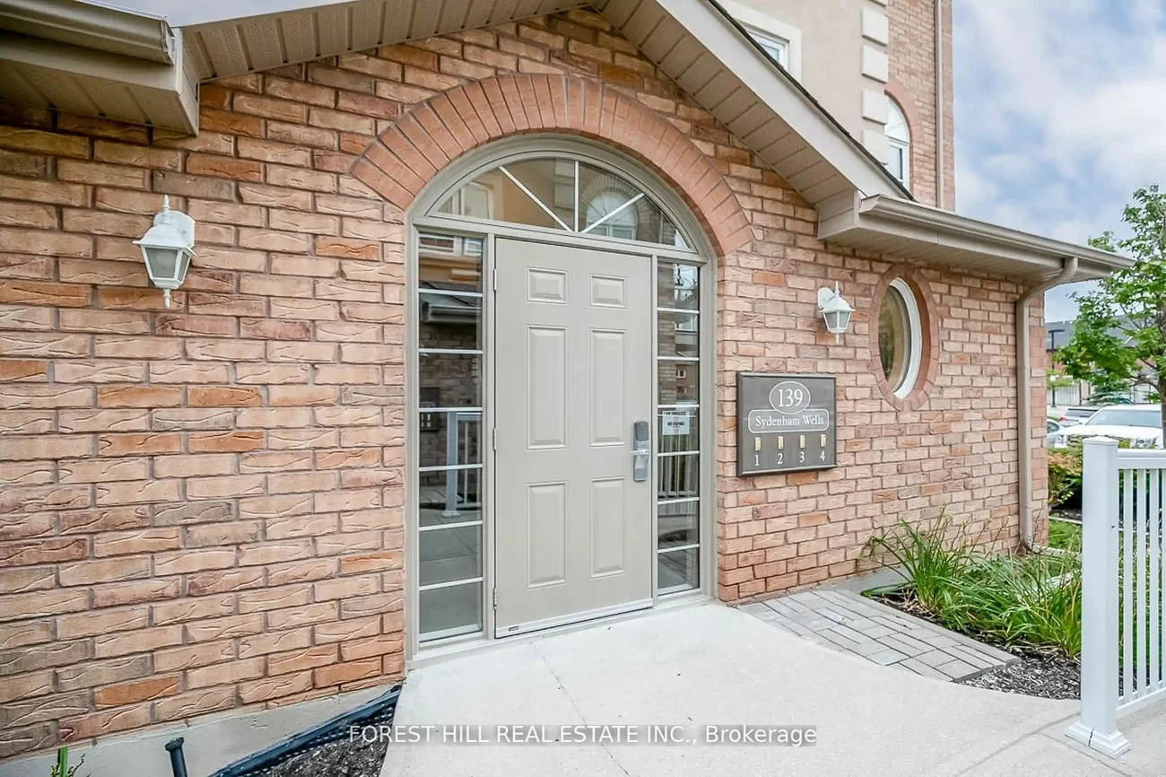 139 Sydenham Wells, Barrie