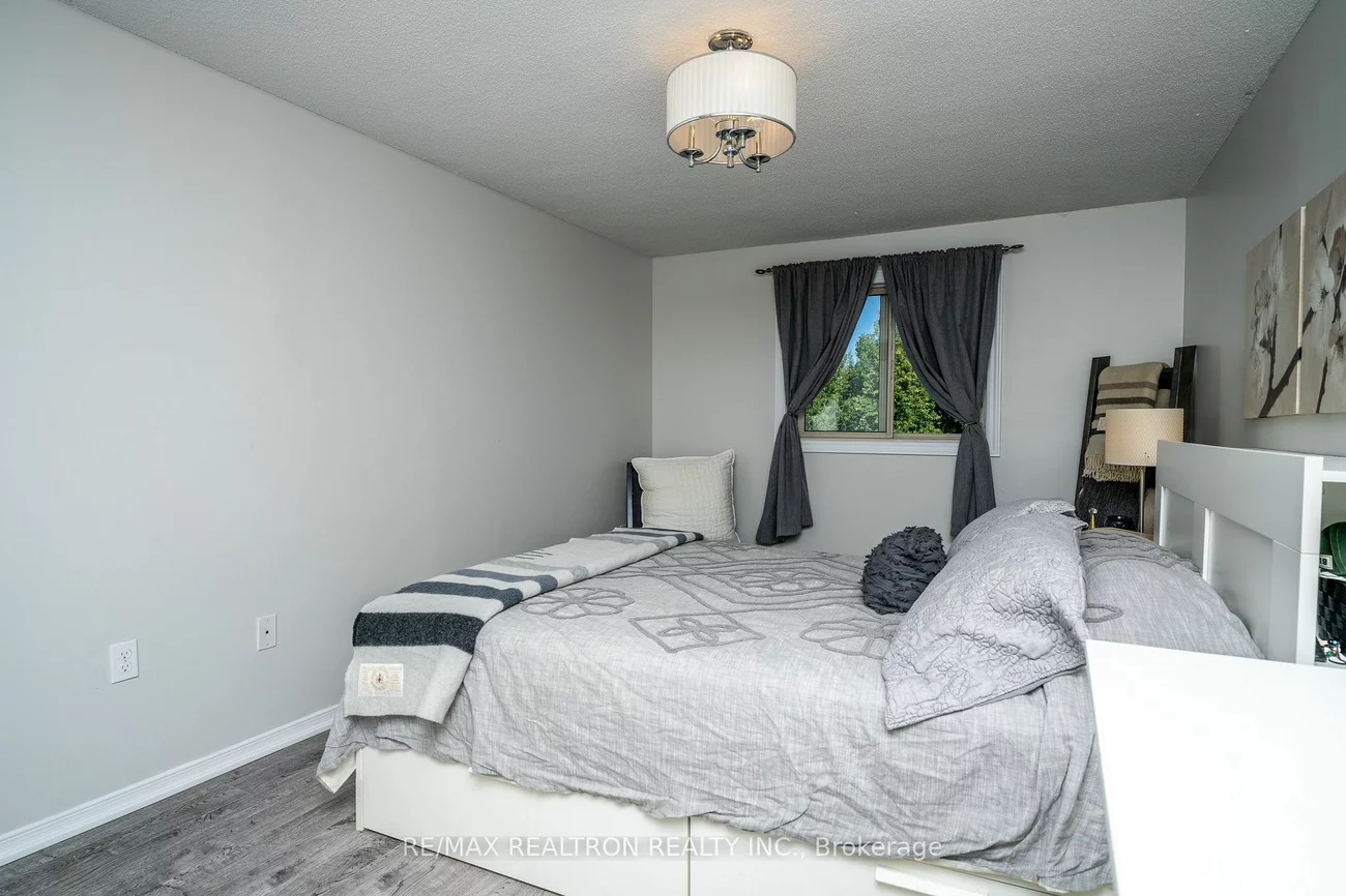 2 Sawmill Rd, Barrie