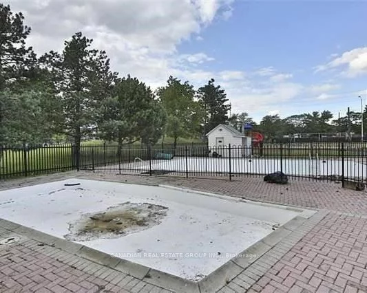 15 Kensington Rd, Brampton