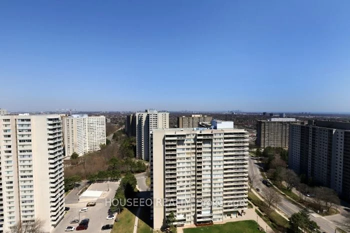 1 Elm Dr W, Mississauga