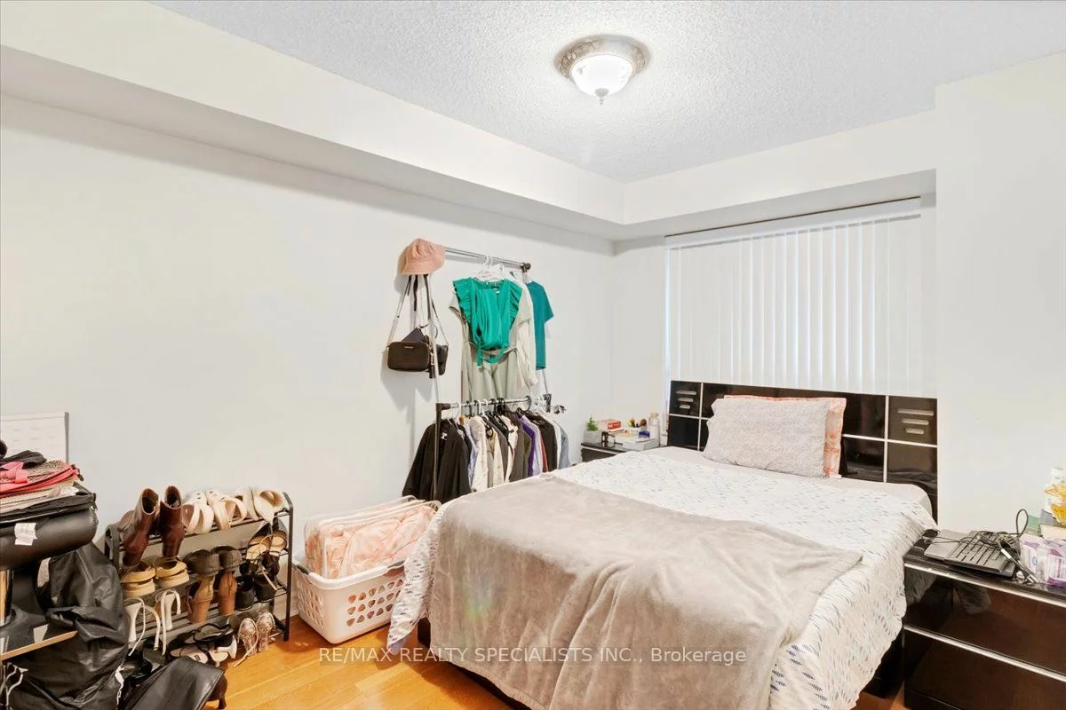 25 Kingsbridge Garden Circ, Mississauga