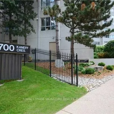 condos, sale, Condo Apt, 3700 Kaneff Cres, Mississauga Valleys, Mississauga 
 3700 Kaneff Cres, Mississauga Valleys, Mississauga