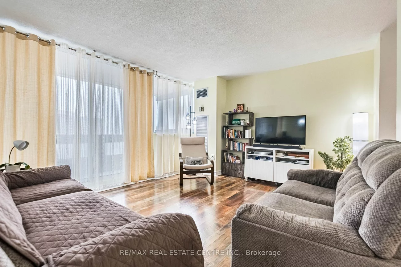 3590 Kaneff Cres E, Mississauga