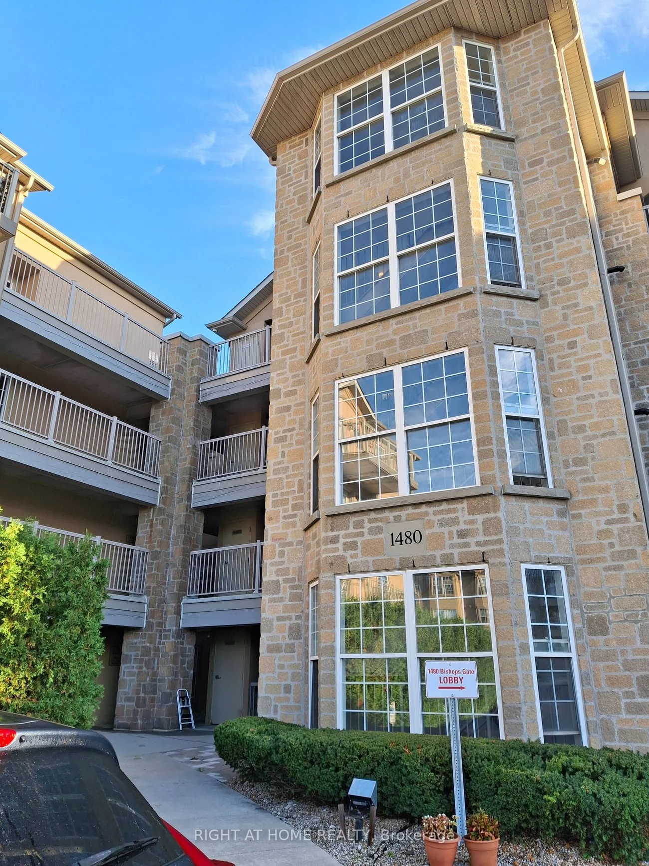 1480 Bishops Gate, Oakville