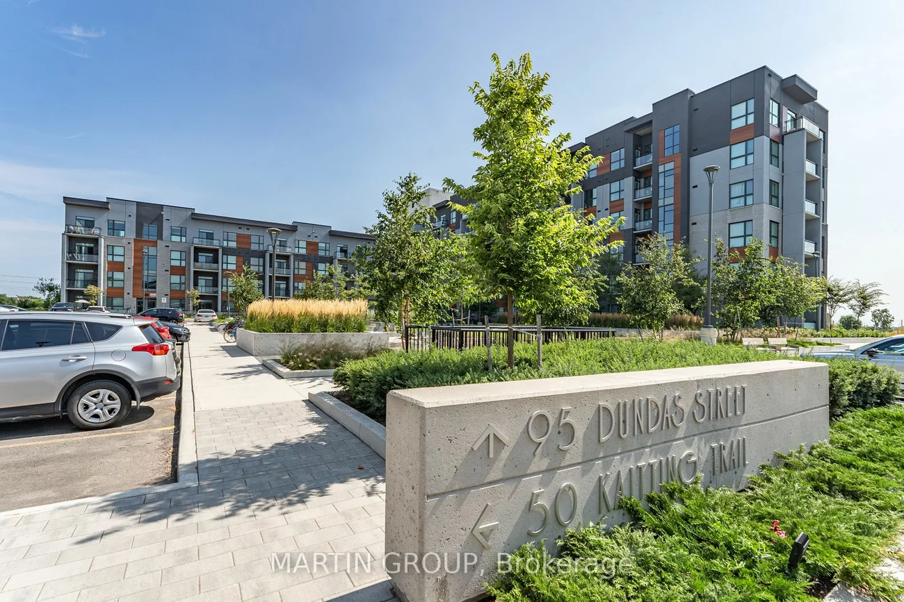 95 DUNDAS St W, Oakville