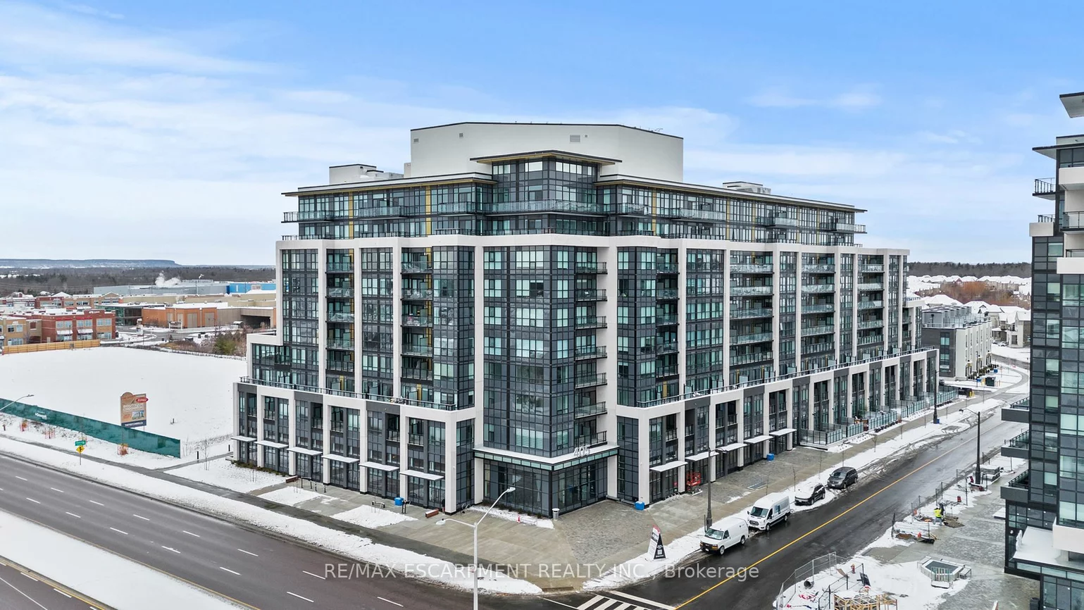 405 Dundas St W, Oakville