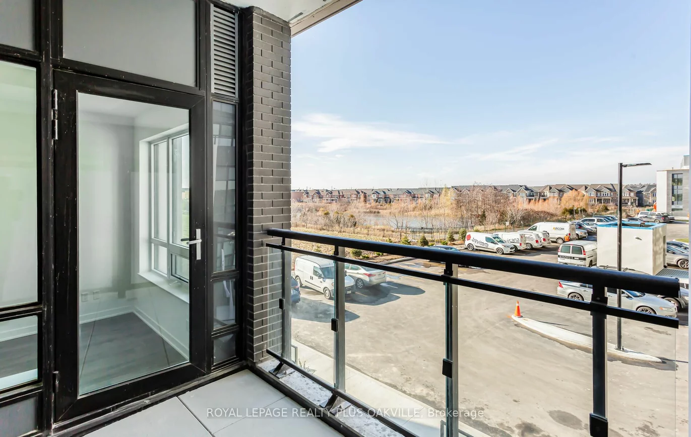 405 Dundas St W, Oakville