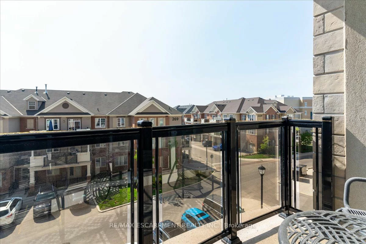 216 Oak Park Blvd, Oakville