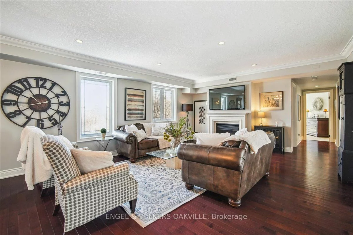 390 Upper Middle Rd E, Oakville