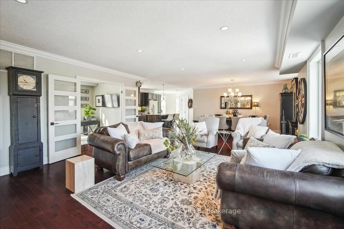 390 Upper Middle Rd E, Oakville