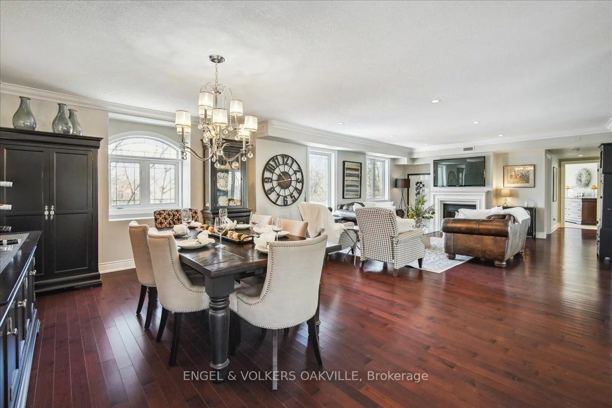 390 Upper Middle Rd E, Oakville