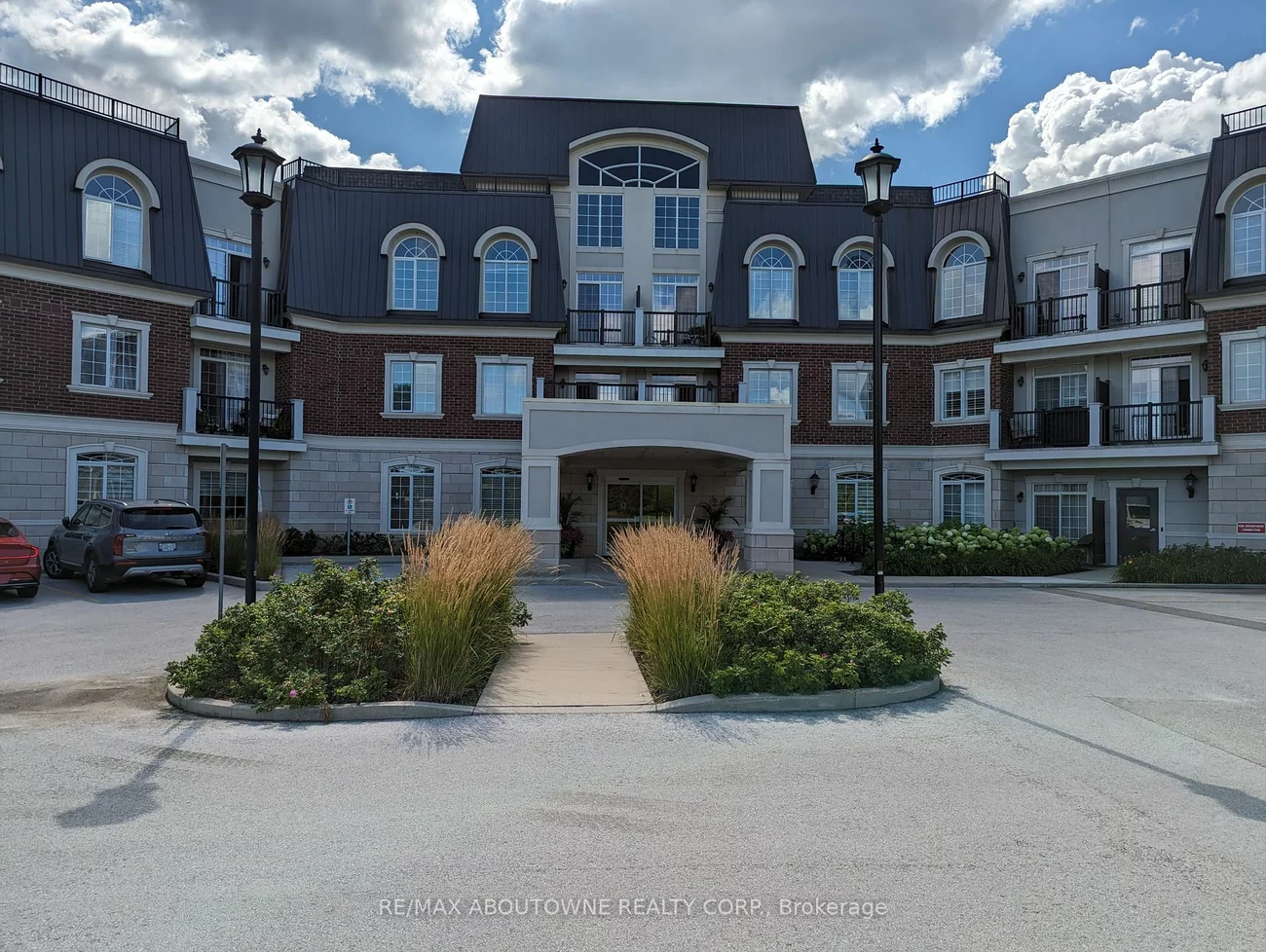 2300 UPPER MIDDLE Rd W, Oakville