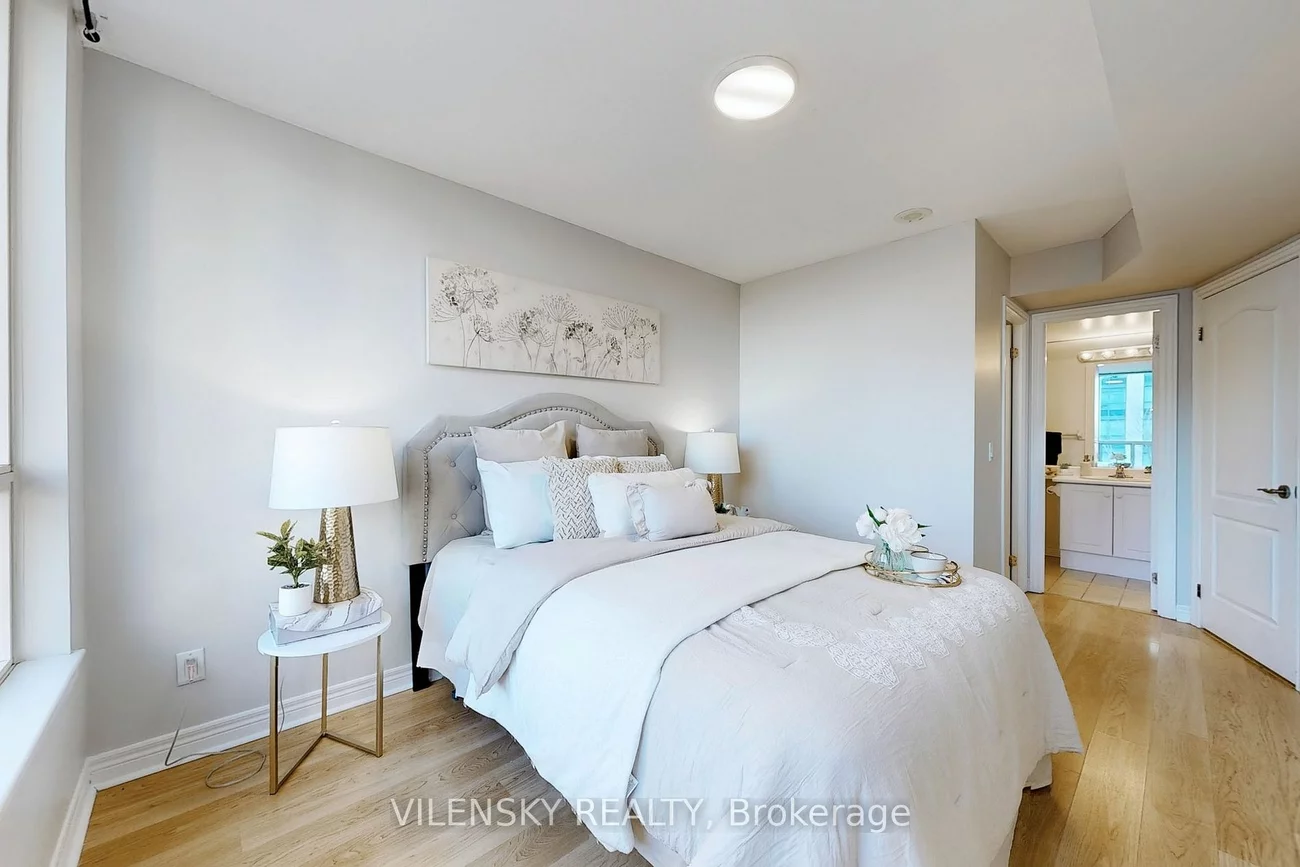 50 Disera Dr, Vaughan