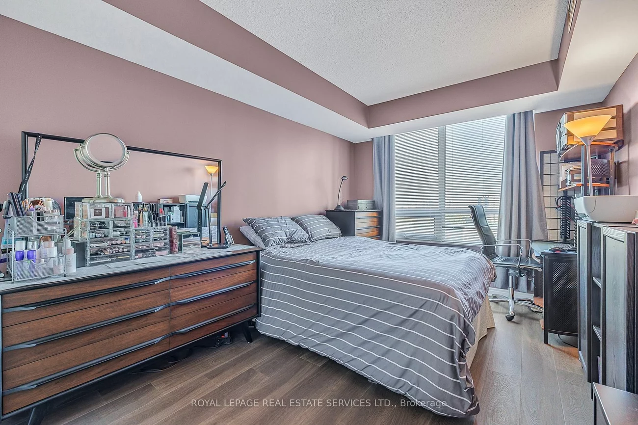 100 Promenade Circ, Vaughan