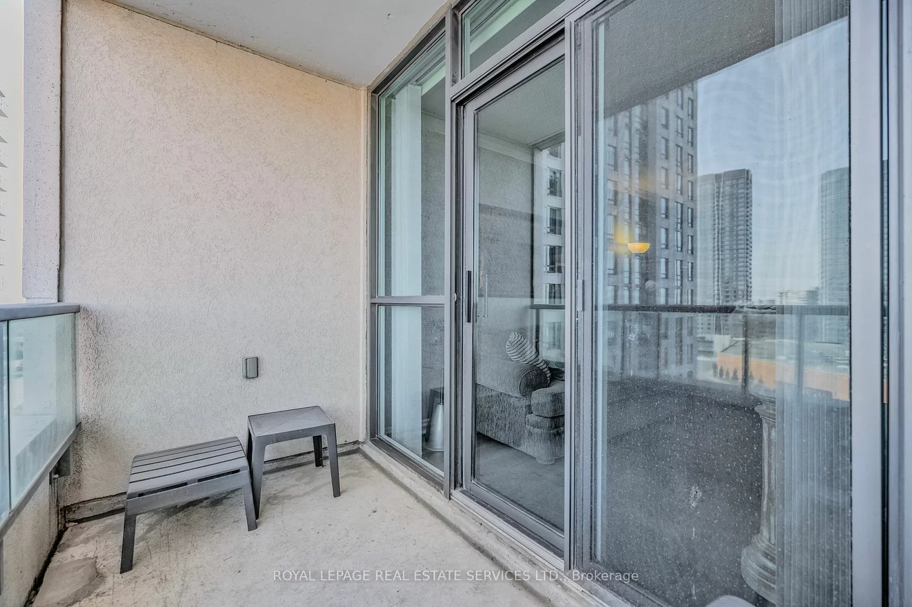 100 Promenade Circ, Vaughan