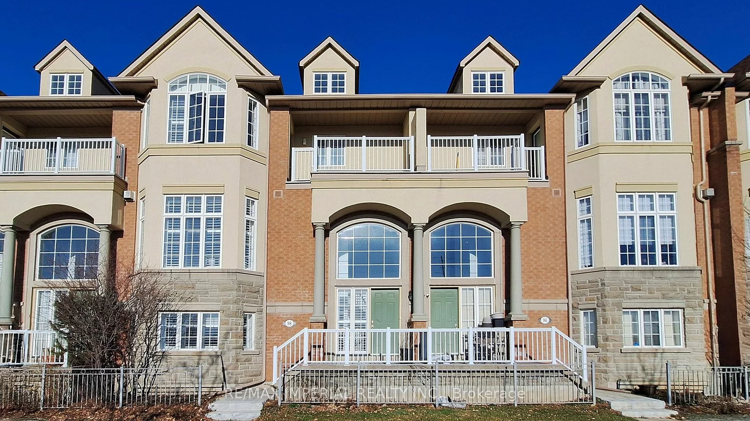 98 Legends Way, Markham