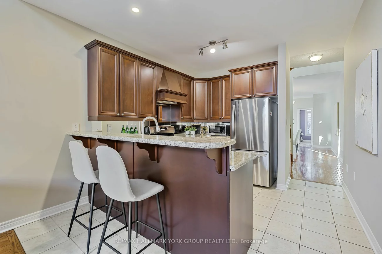 607 Tapestry Lane, Newmarket