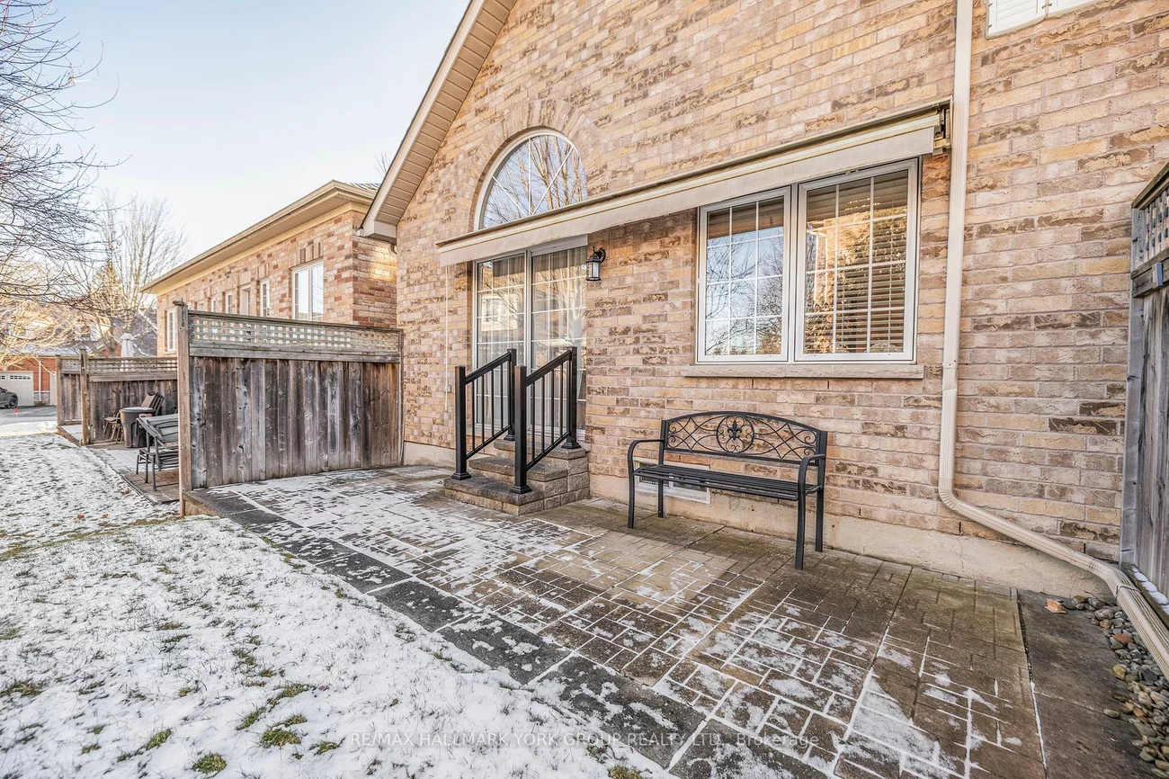 607 Tapestry Lane, Newmarket