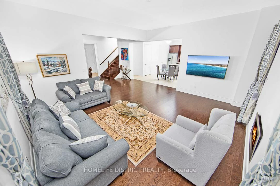 38, Ken Sinclair, Aurora Estates, Aurora