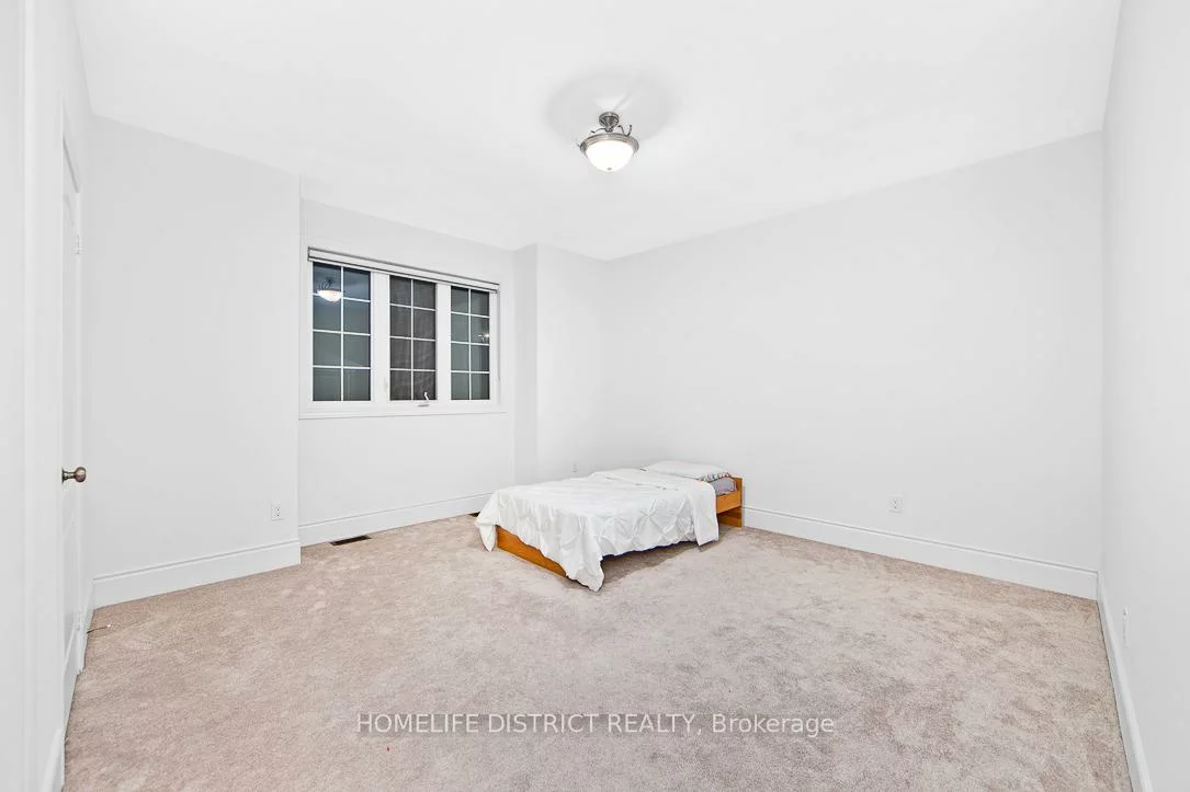 38, Ken Sinclair, Aurora Estates, Aurora