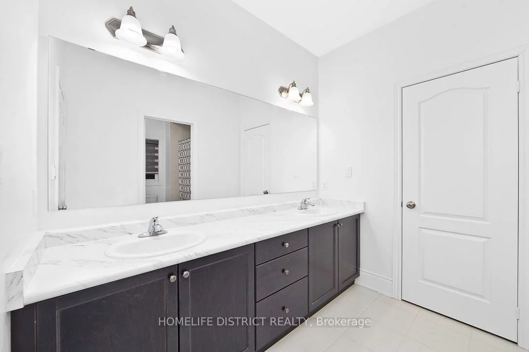 38, Ken Sinclair, Aurora Estates, Aurora